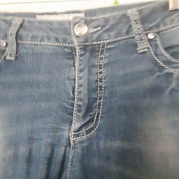 Denim Womans Jeans Contemporary Medium Wash Distressed Blue Size 10 - Picture 3 of 13